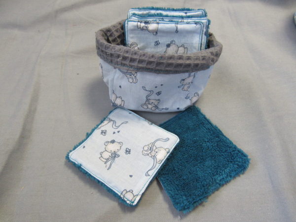 Panier avec 5 petites lingettes (1)